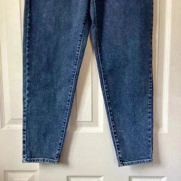 Levi's SilverTab High Waist Mom Jean Jeans Size 28*27 NWT relaxed & tapered leg - Picture 3 of 9